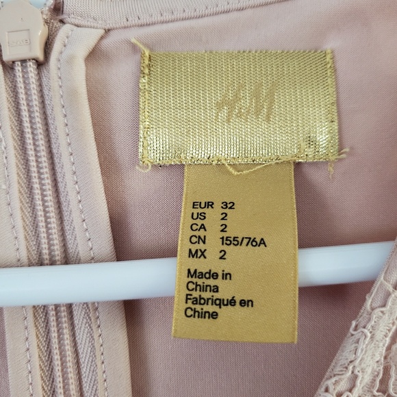 Gorgeous lace blush long sleeve short dress - Picture 3 of 3